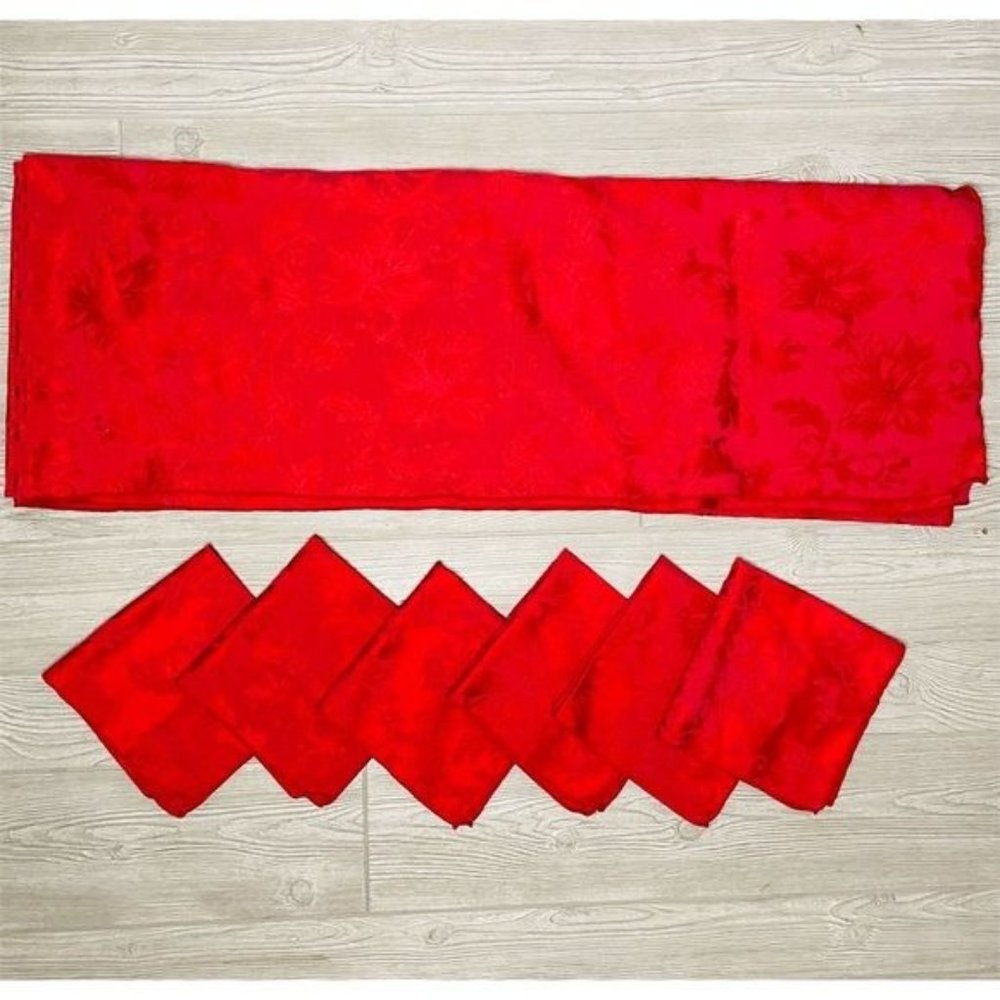 Red poinsettia Christmas table cloth and 6 napkins table linens roughly 52 x 80”